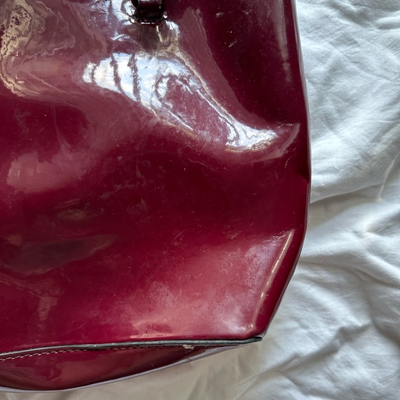 Guess est 1981 High Gloss Burgundy Patent Leather Tote - Picture 7 of 10